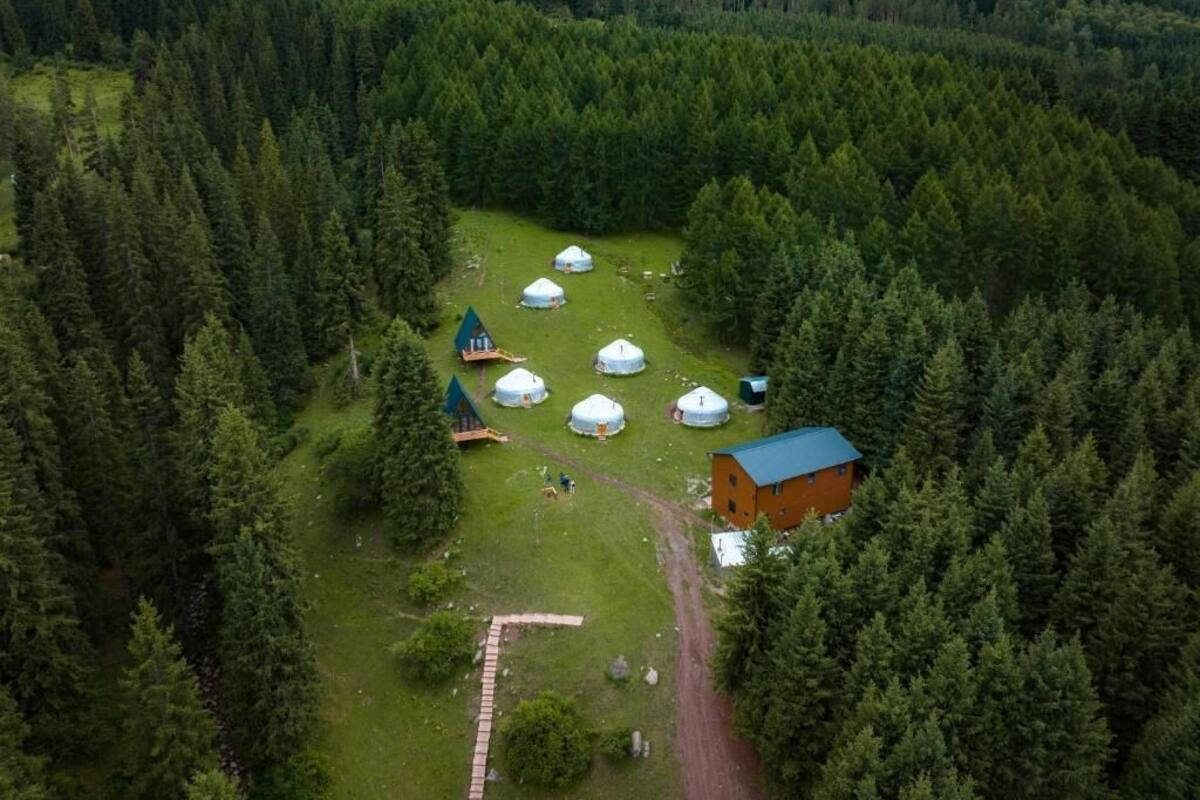 Quadruple Room, Multiple Beds, Mountain View | Living area