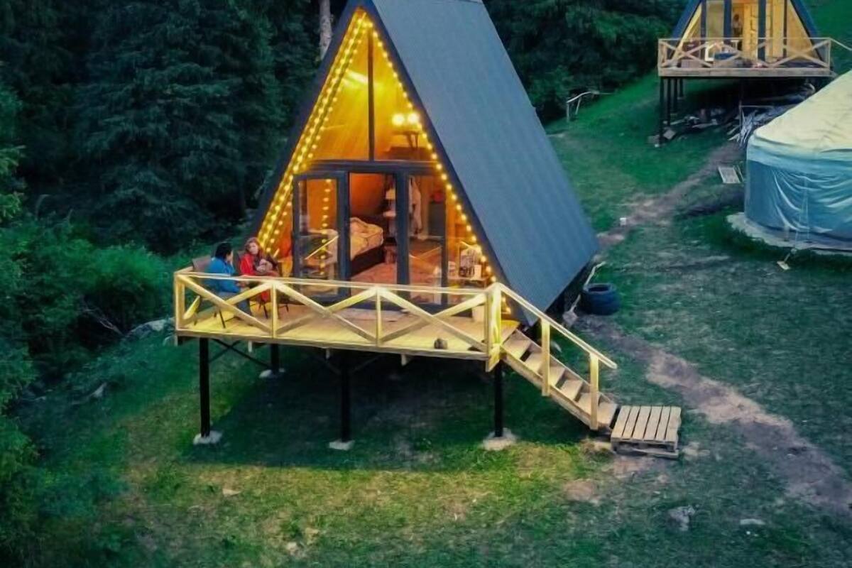 Cabin, Multiple Beds, Mountain View | Living area