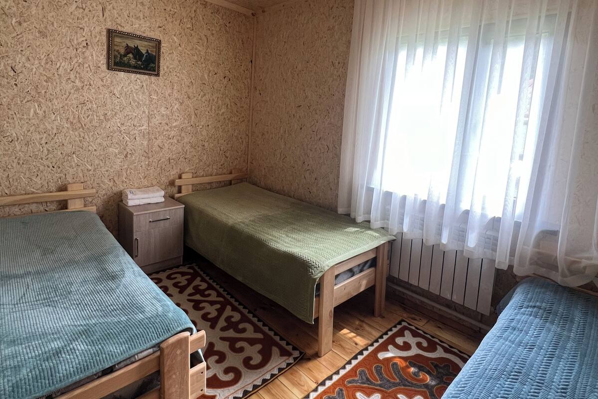 Triple Room | Laptop workspace, iron/ironing board, free WiFi