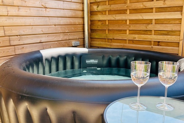 Bañera de hidromasaje exterior