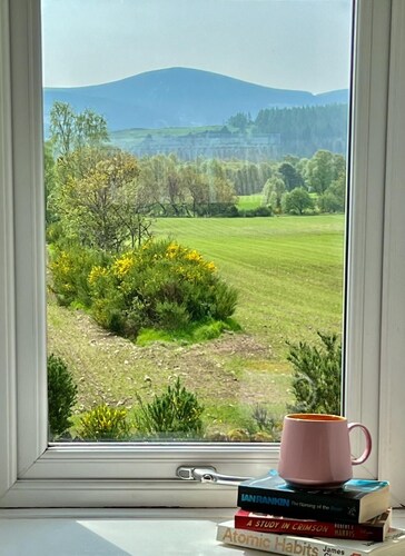 Cosy Country House Finzean, Aberdeenshire. Sleeps 6 & Pet Friendly with Garden