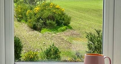 Cosy Country House Finzean, Aberdeenshire. Sleeps 6 & Pet Friendly with Garden