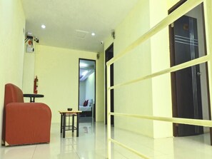 Premium Double Room, City View | Desk, laptop workspace, soundproofing, free WiFi - Siamese Serenity Stays (Pattaya)