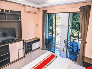 Premium Double Room, City View | Desk, laptop workspace, soundproofing, free WiFi - Siamese Serenity Stays (Pattaya)