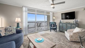 TV, tavolo da ping pong