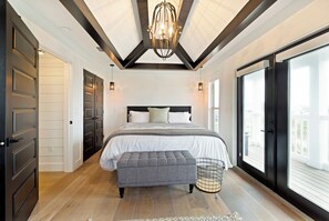3 habitaciones, tabla de planchar con plancha, internet y ropa de cama