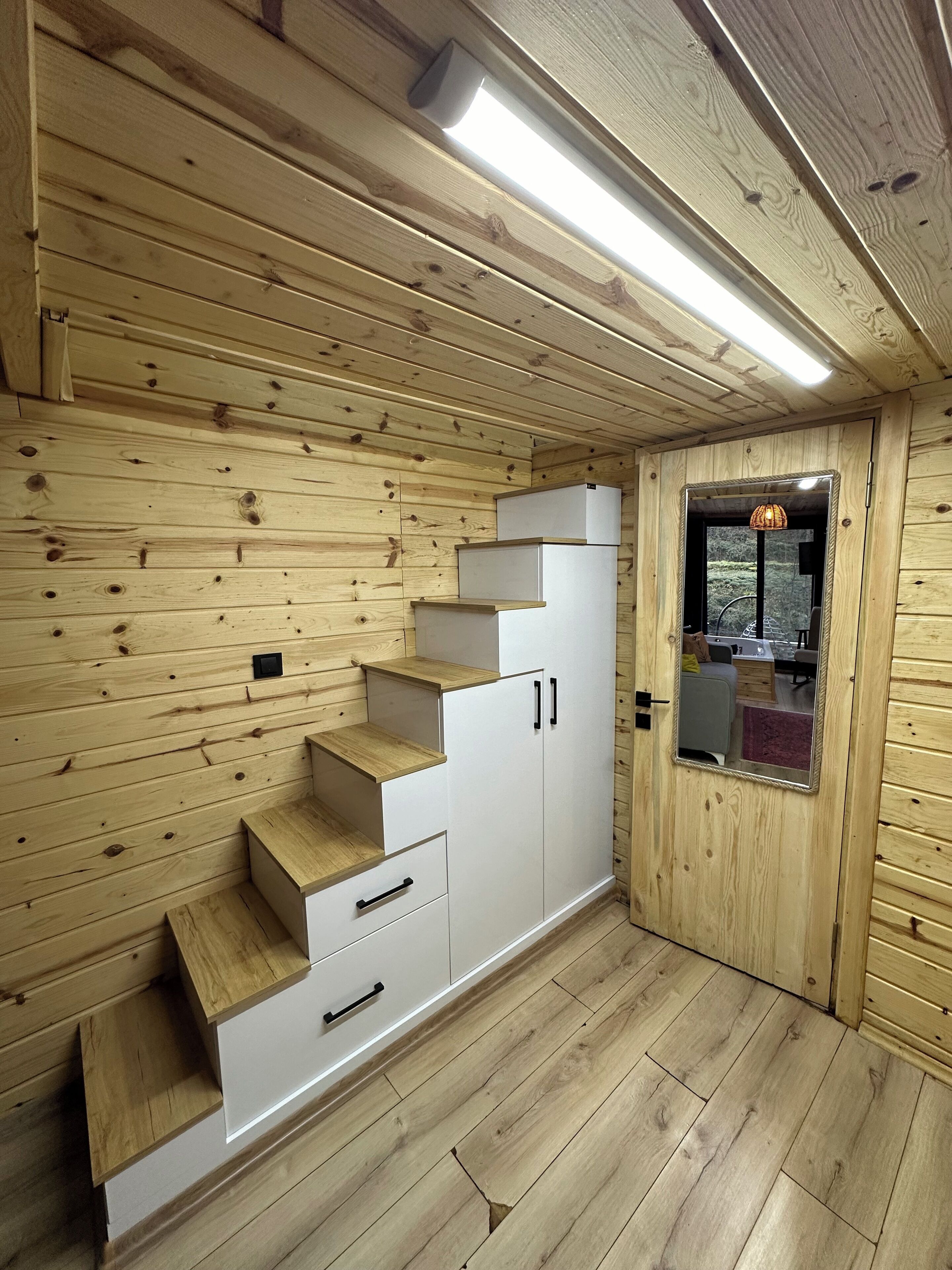 Deluxe Suite, River View | Wardrobe