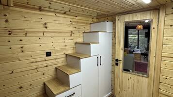 Deluxe Suite, River View | Wardrobe