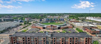 Gorgeous Apt w/ Balcony - Walk to Stadium & Lansing Center