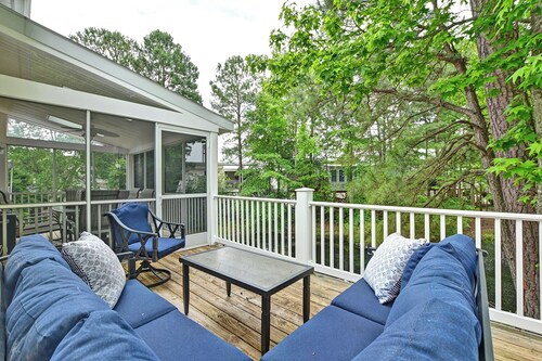 Cozy 3 Bedroom Cottage located in the Clearwater Community! Dog Friendly, Community Pool, Short Drive to the Beach!