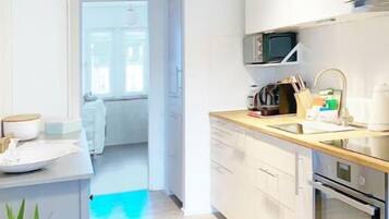 KĂŒhlschrank, Mikrowelle, Ofen, Herdplatte