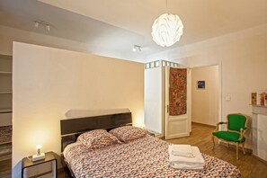 4 chambres, fer et planche à repasser, Wi-Fi, draps fournis