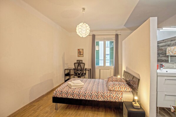 4 chambres, fer et planche à repasser, Wi-Fi, draps fournis