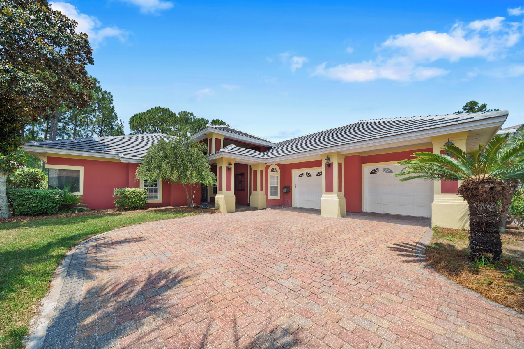 Beautiful Home, New to Market, Complementary Golf Cart, Bikes!
