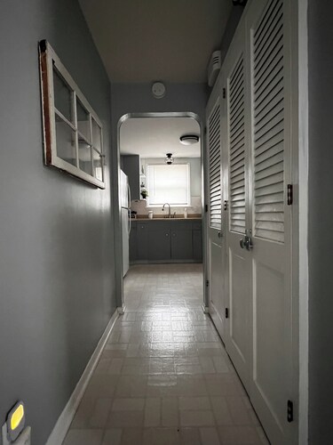 Newly remodeled cottage in the heart of Crosby near restaurants and biking trail