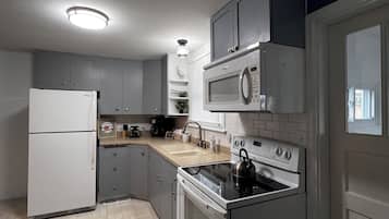 Micro-ondes, four, plaque de cuisson