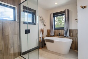 Shower, towels - Beautiful View, 3900+ Sq. Ft. Trailer Parking, 3 Master Suites, Hot Tub, Deck (Lead)