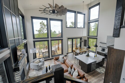 Beautiful View, 3900+ Sq. Ft. Trailer Parking, 3 Master Suites, Hot Tub, Deck