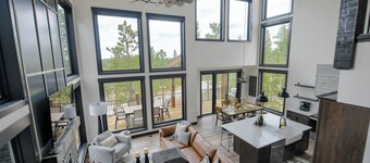 Beautiful View, 3900+ Sq. Ft. Trailer Parking, 3 Master Suites, Hot Tub, Deck