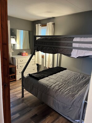 2 bedrooms, WiFi, bed sheets