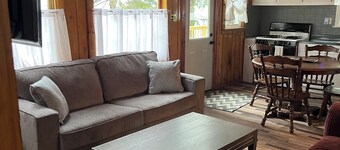 Quaint 2 bedroom cabin overlooking Brandy Lake in beautiful Minocqua/Woodruff.