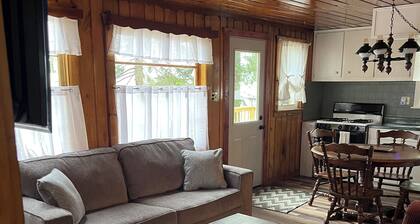 Quaint 2 bedroom cabin overlooking Brandy Lake in beautiful Minocqua/Woodruff.