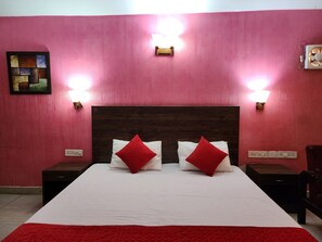 Deluxe Room | Free WiFi - Hermitage Huts Tourist Resort (Faridabad)