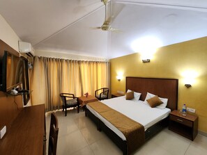 Standard Room | Free WiFi - Hermitage Huts Tourist Resort (Faridabad)
