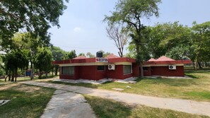 Exterior - Hermitage Huts Tourist Resort (Faridabad)