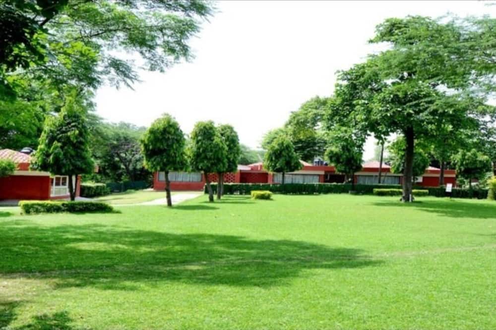 Hermitage Huts Tourist Resort
