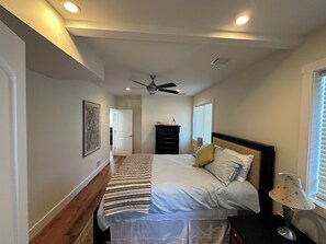 2 chambres, fer et planche à repasser, Wi-Fi, draps fournis