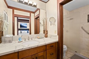 Bathroom - Kauai Kiahuna Plantation #104 1 Bedroom Condo (Koloa)