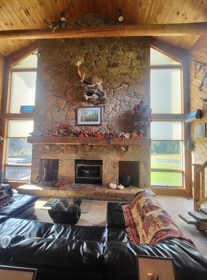 Beautiful Lodge for Weddings, Reunions, Events or Family Gatherings. Sleeps 25+