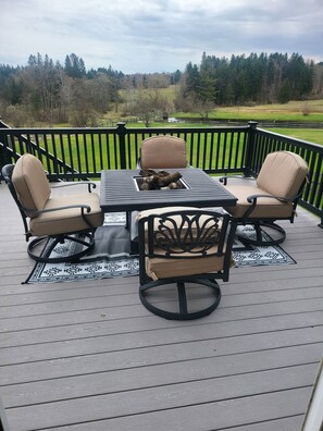 Outdoor dining - Beautiful Lodge for Weddings, Reunions, Events or Family Gatherings. Sleeps 25+ (Redfield)
