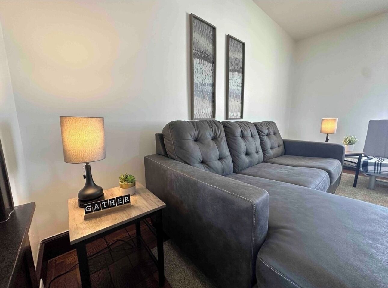 Entire Home: Walk to Downtown Ottawa 4BD 2 BA: Close to Starvedrock 
