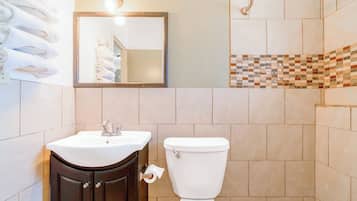 Standard Room, 2 Queen Beds, Non Smoking | Bathroom