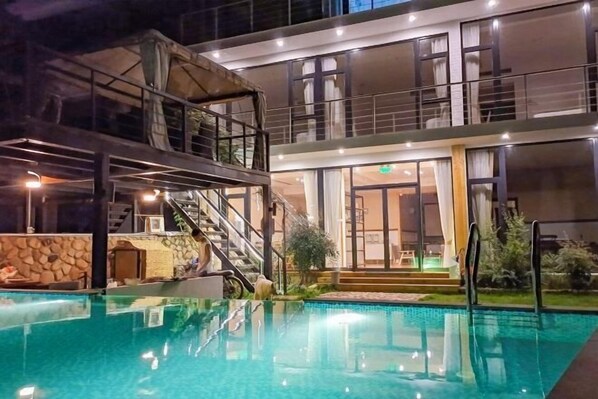 Kolam renang terbuka