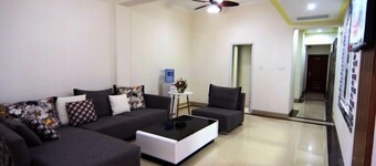 Number 8 Apartment (Nanning Langdong Bus Station Store)