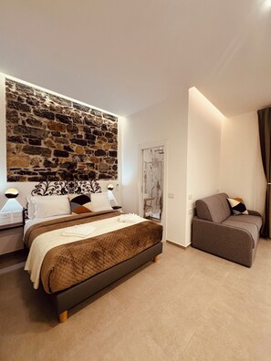 Family Room, 1 Double Bed with Sofa bed, Non Smoking | Individually decorated, individually furnished, soundproofing, free WiFi - Lina Suites & Rooms (La Spezia)