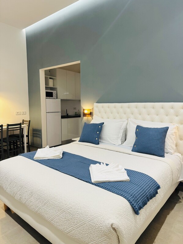 Family Studio Suite, Kitchen, Garden Area | Individually decorated, individually furnished, soundproofing, free WiFi - Lina Suites & Rooms (La Spezia)