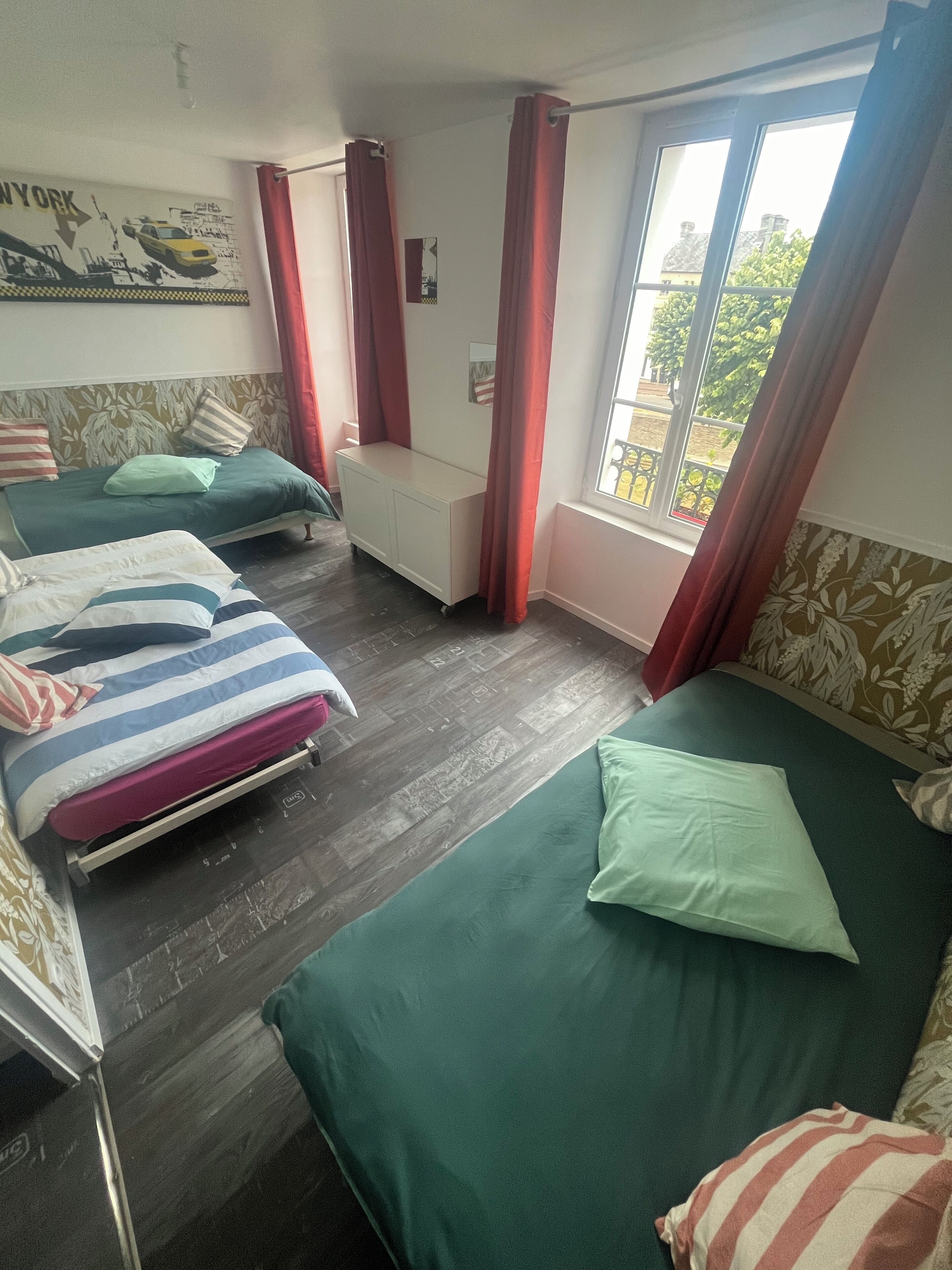 2 chambres, fer et planche à repasser, Wi-Fi, draps fournis