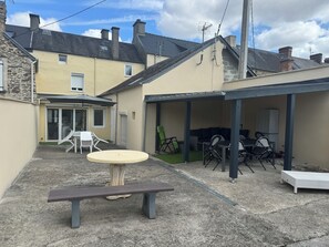 Outdoor dining - Maison Balleroy (Balleroy-sur-Drôme)