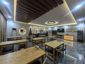 Restaurant - Buhuka Hotel (Kyangwali)