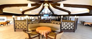 Restaurant - Hotel Raj Hans (Faridabad)