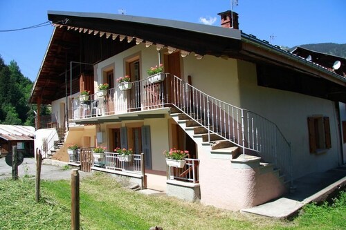 300m from resort center, 1st floor, view mountain, balcony, parking, tv, ski locker, 42m²