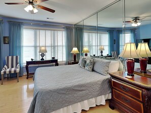 3 bedrooms, iron/ironing board, Internet, bed sheets - Top Floor Condo w/ Ocean & Pool Views, Beach Access (Tybee Island)