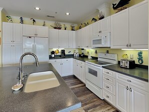 Fridge, microwave, oven, stovetop - Top Floor Condo w/ Ocean & Pool Views, Beach Access (Tybee Island)