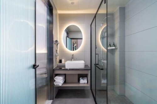 Qianshan Yuanxiang Shanglv Hotel