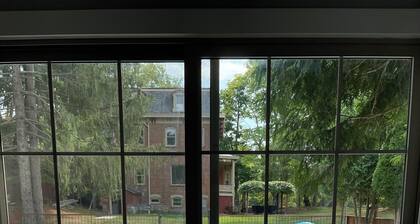 Pool house on a park-like estate, Pet friendly, 7 min to LegoLand.