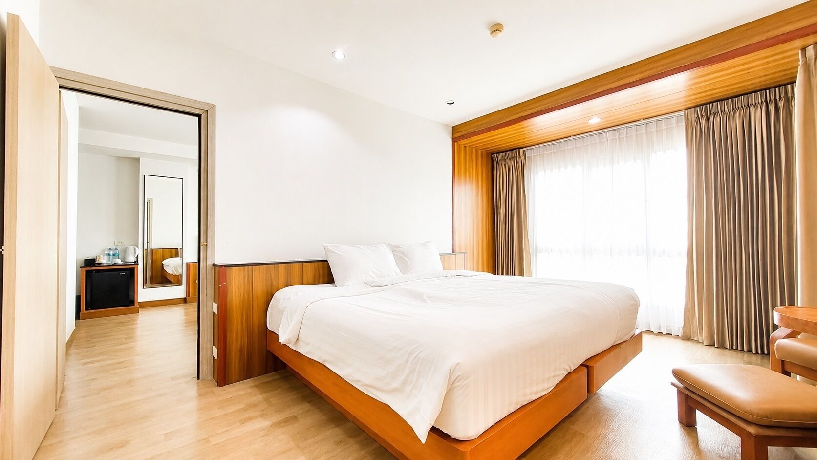 Deluxe Room, Connecting Rooms | Premium bedding, individually decorated, desk, laptop workspace